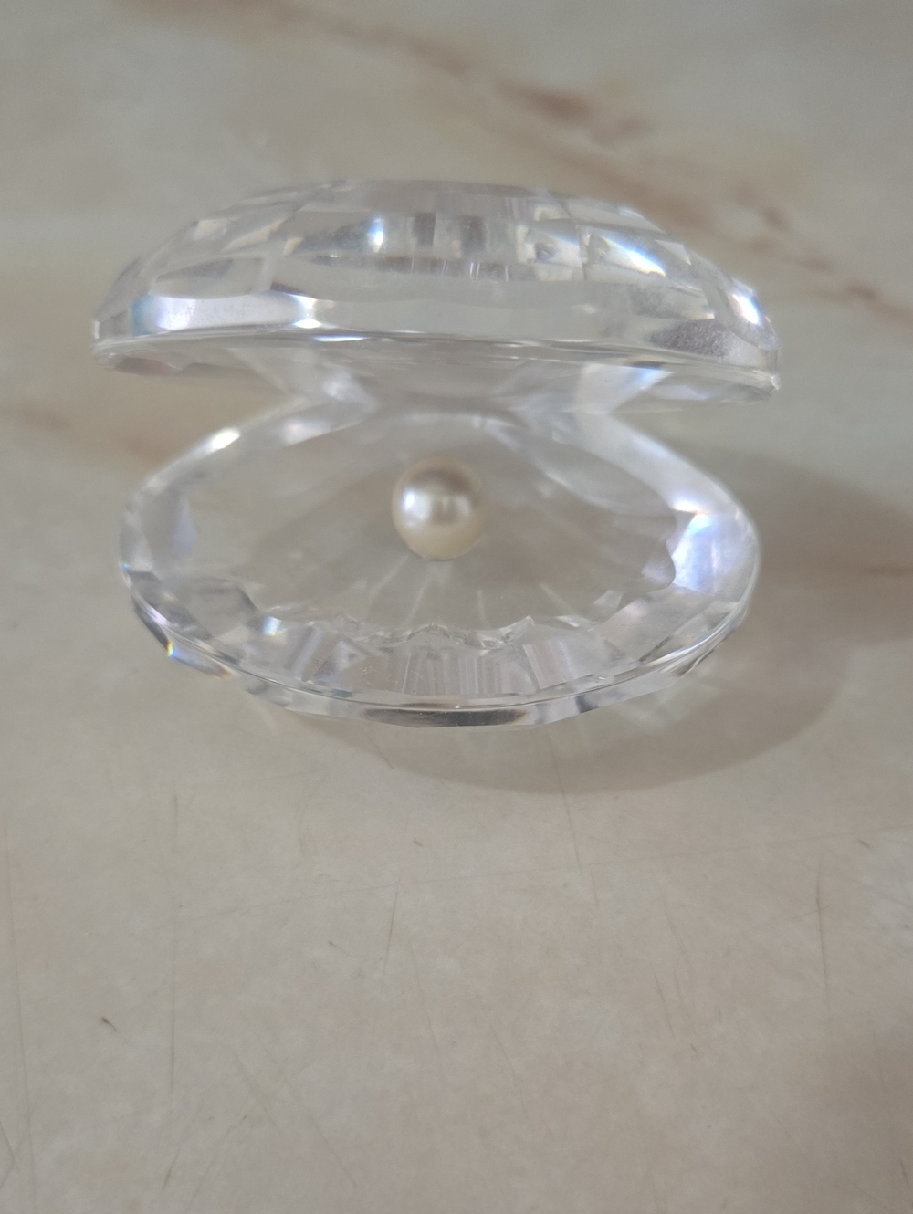 Crystal Clam Shell Accent with Pearl - Clear